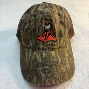 Fort Thompson MossyOak Bottomlands Hat w/a Vibrant Duck Foot & Band Embroidered